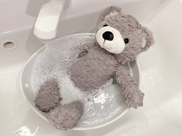 【手洗い編】押し洗い・拭き洗い・重曹洗いでぬいぐるみをきれいに